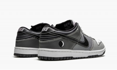 NIKE SB DUNK LOW Lunar Eclipse West