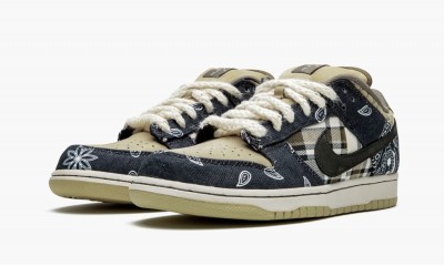 NIKE SB DUNK LOW Travis Scott