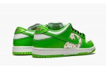 NIKE SB DUNK LOW Supreme - Stars - Mean Green