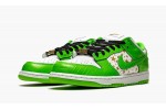 NIKE SB DUNK LOW Supreme - Stars - Mean Green