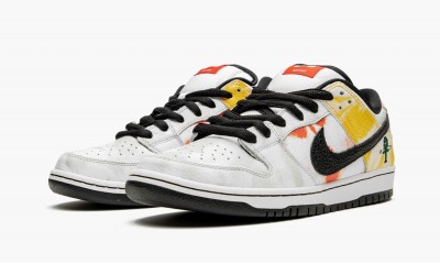 NIKE SB DUNK LOW Tie-Dye Rayguns 2019 - White