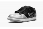NIKE SB DUNK LOW OG QS Supreme - Jewel Swoosh Silver/Black