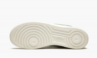 NIKE AIR FORCE 1 07 QS