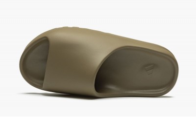 ADIDAS YEEZY
YEEZY SLIDE
Earth Brown