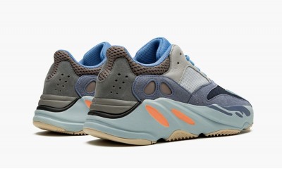 ADIDAS YEEZY
YEEZY BOOST 700
Carbon Blue