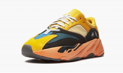 ADIDAS YEEZY
YEEZY BOOST 700
Sun