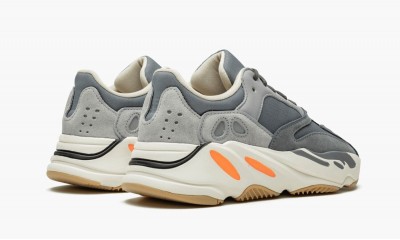 ADIDAS YEEZY
YEEZY BOOST 700
Magnet
