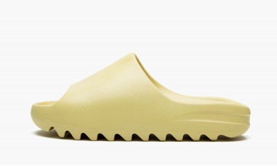 ADIDAS YEEZY
YEEZY SLIDE
Desert Sand