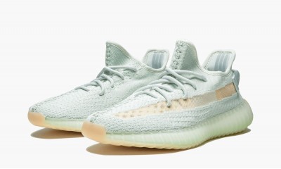 ADIDAS YEEZY
YEEZY BOOST 350 V2
Hyper Space