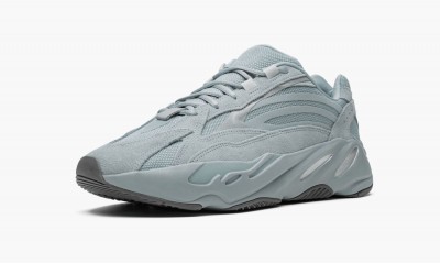 ADIDAS YEEZY
YEEZY BOOST 700 V2
Hospital Blue