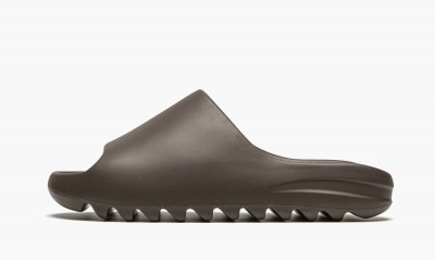 ADIDAS YEEZY
YEEZY SLIDE
Soot