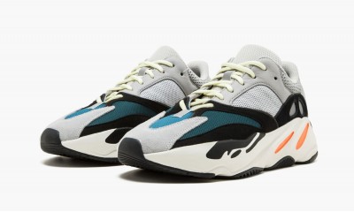 ADIDAS YEEZY 
YEEZY BOOST 700
Wave Runner