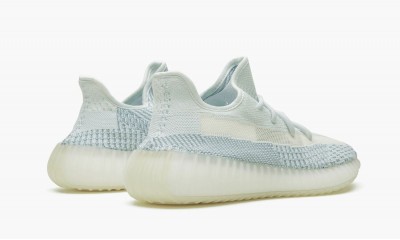 ADIDAS YEEZY
YEEZY BOOST 350 V2
Cloud White