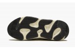 ADIDAS YEEZY
YEEZY BOOST 700
Analog