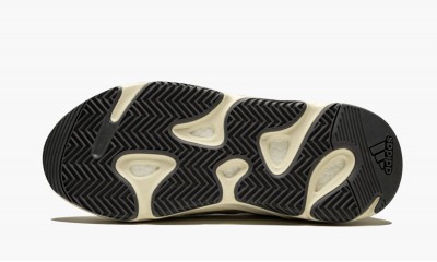 ADIDAS YEEZY
YEEZY BOOST 700
Analog