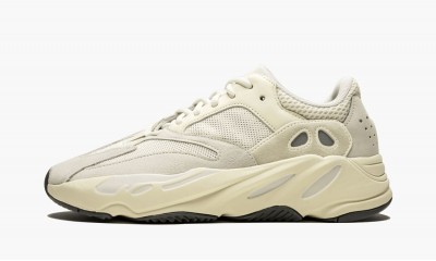 ADIDAS YEEZY
YEEZY BOOST 700
Analog