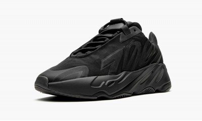ADIDAS YEEZY
YEEZY BOOST 700 MNVN
Triple Black