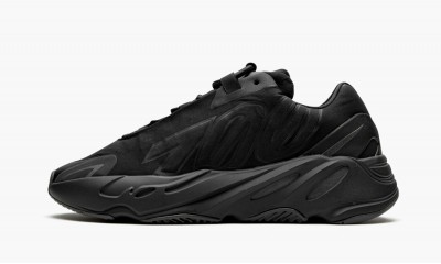 ADIDAS YEEZY
YEEZY BOOST 700 MNVN
Triple Black