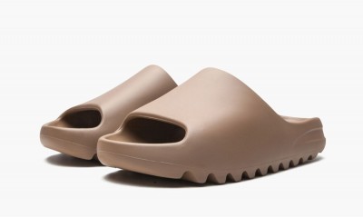 ADIDAS YEEZY
YEEZY SLIDE
Core 2021