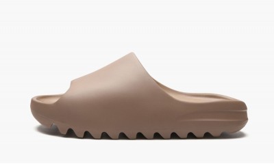 ADIDAS YEEZY
YEEZY SLIDE
Core 2021