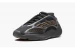 ADIDAS YEEZY
YEEZY 700 V3
Clay Brown