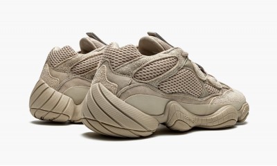 ADIDAS YEEZY
YEEZY 500
Taupe Light