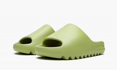 ADIDAS
YEEZY SLIDE
Resin
