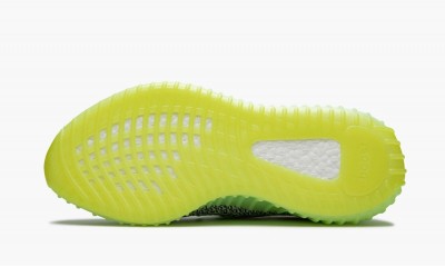 ADIDAS YEEZY
YEEZY BOOST 350 V2
Yeezreel