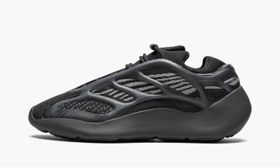ADIDAS YEEZY
YEEZY 700 V3
Dark Glow