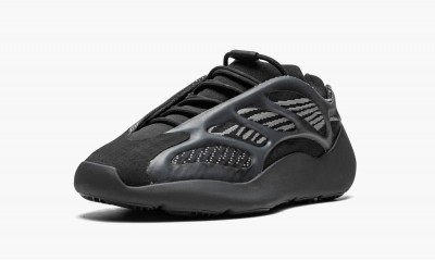 ADIDAS YEEZY
YEEZY 700 V3
Dark Glow