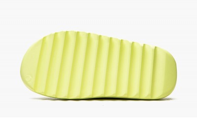 ADIDAS YEEZY
YEEZY SLIDE
Glow
