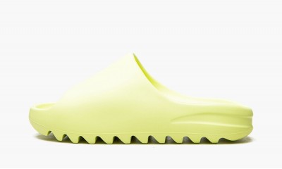 ADIDAS YEEZY
YEEZY SLIDE
Glow