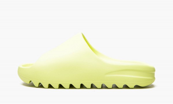 ADIDAS YEEZY
YEEZY SLIDE
Glow