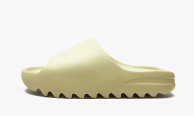 ADIDAS YEEZY
YEEZY SLIDE
Resin 2021