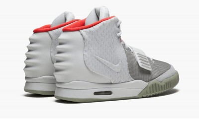 NIKE
AIR YEEZY 2 NRG
Pure Platinum