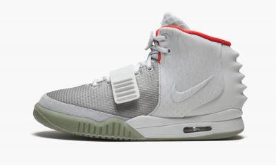 NIKE
AIR YEEZY 2 NRG
Pure Platinum