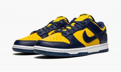 NIKE
DUNK LOW
Michigan