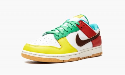 NIKE
DUNK LOW
Free 99 - White