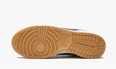 NIKE
DUNK LOW SE
Free 99 - Black
