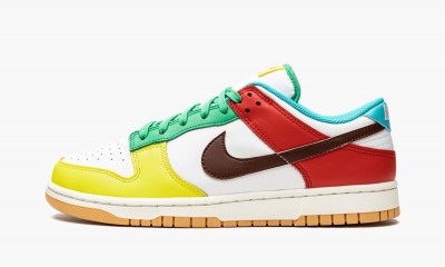 NIKE
DUNK LOW
Free 99 - White