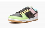 NIKE
DUNK LOW SE
Free 99 - Black