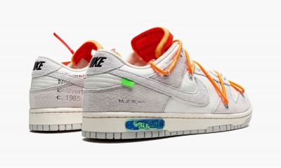 NIKE
NIKE DUNK LOW OFF-WHITE
LOT 31/50