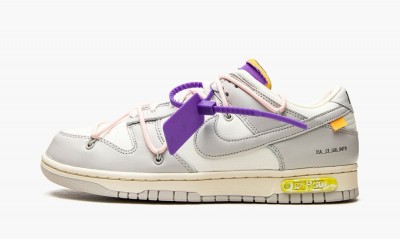 NIKE
NIKE DUNK LOW
Lot 24 - Off White