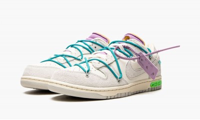 NIKE
NIKE DUNK LOW
Lot 36 - Off White