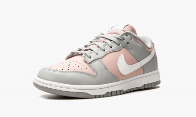 NIKE
WMNS DUNK LOW
Soft Grey / Pink