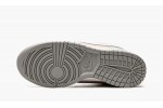 NIKE
WMNS DUNK LOW
Soft Grey / Pink