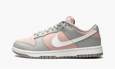 NIKE
WMNS DUNK LOW
Soft Grey / Pink