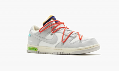 NIKE DUNK LOW
Off White - Lot 23