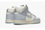 NIKE
DUNK HIGH WMNS
Football Grey