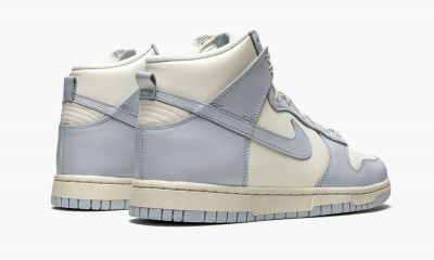 NIKE
DUNK HIGH WMNS
Football Grey